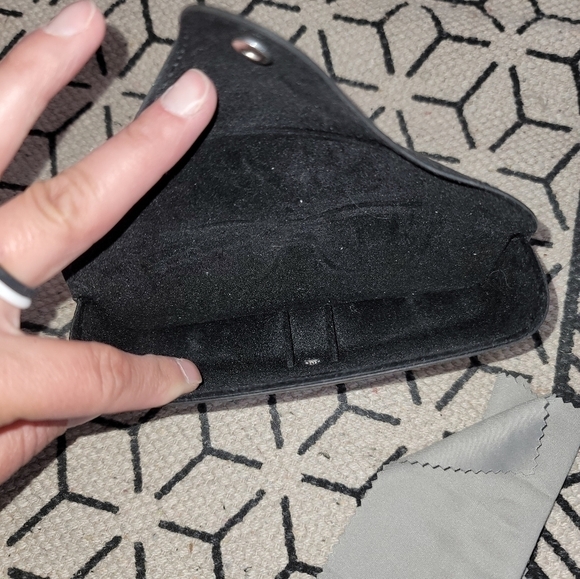 RAY-BAN BLACK SUNGLASSES CASE w CLEANING CLOTH - Picture 5 of 8